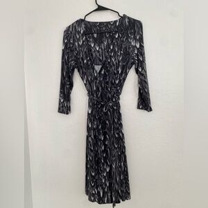 Talbots Wrap Dress Women Medium Petite Feather Print Black/Gray Career Dress